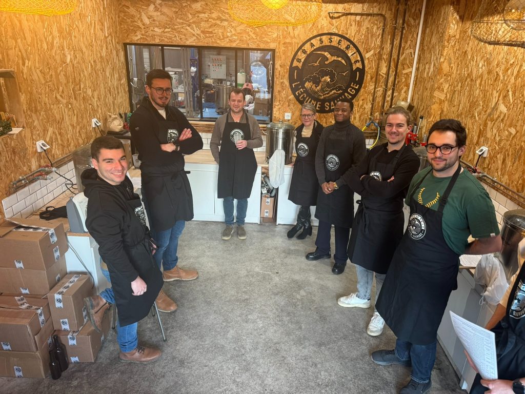 L'équipe d'AE-T Energy à l'écume sauvage